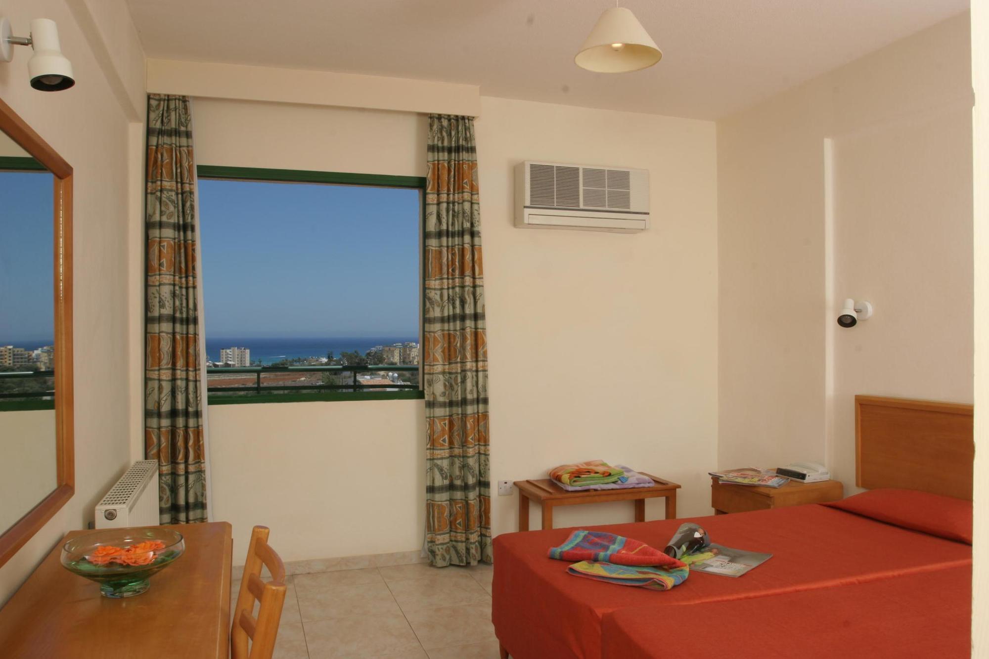 Maris Grand Waterpark Resort Protaras Esterno foto